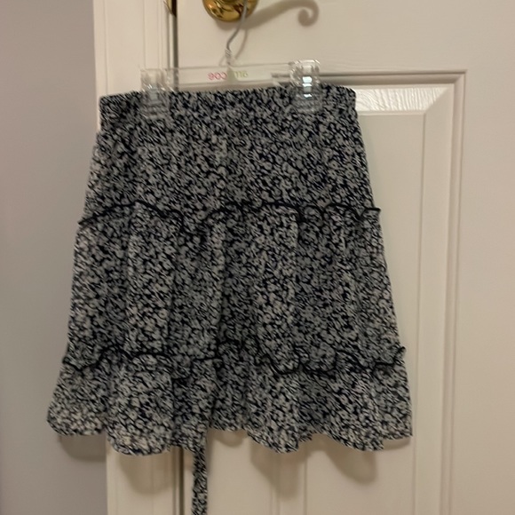 Navy Blue and white skirt - Picture 2 of 3